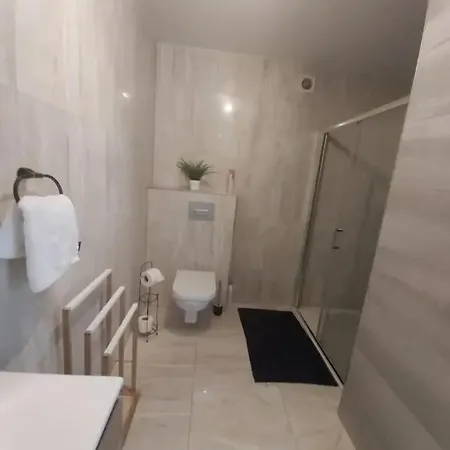 Friendly House In 130 M² With Private Garden For 5 People