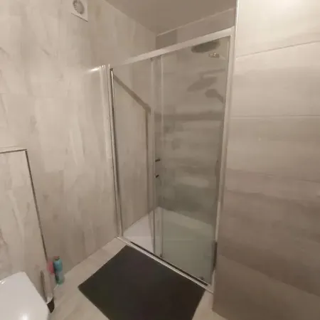 Comfortable House In Garden And Wheelchair Access 130 M² 바스토뉴