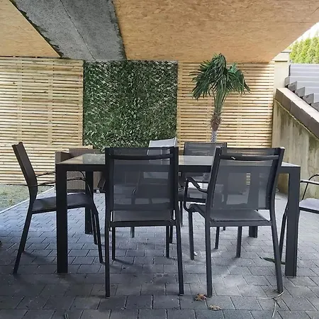 펜션 Comfortable House In Garden And Wheelchair Access 130 M² *