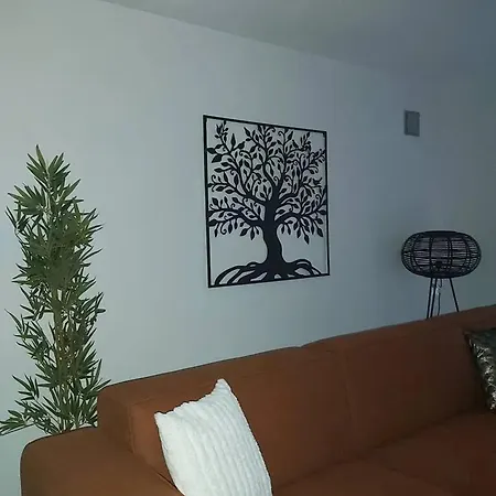 Friendly House In 130 M² With Private Garden For 5 People