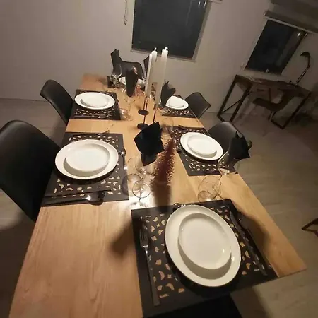 Comfortable House In Garden And Wheelchair Access 130 M² * 바스토뉴