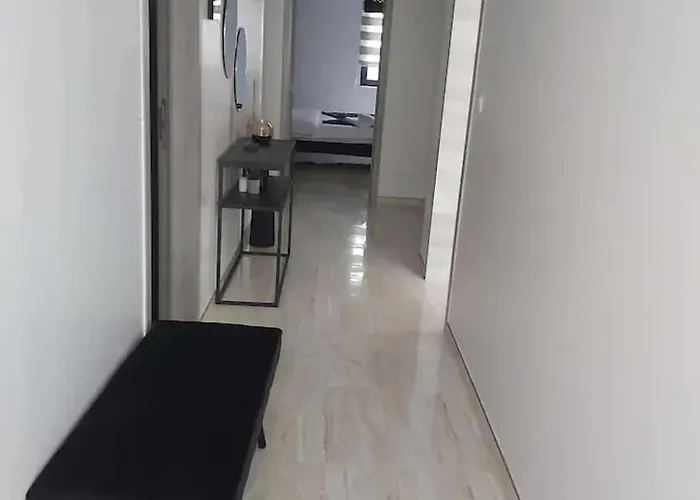 Friendly House In 130 M² With Private Garden For 5 People 別荘 *