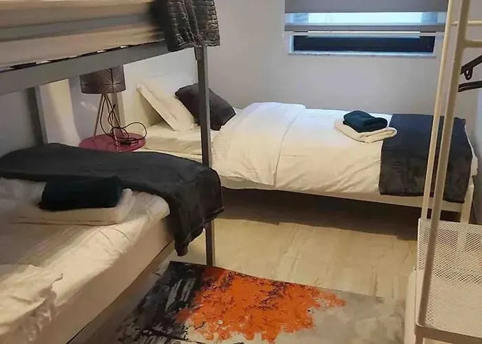 別荘 Friendly House In 130 M² With Private Garden For 5 People バストーニュ