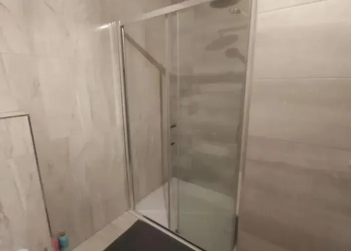 Friendly House In 130 M² With Private Garden For 5 People バストーニュ