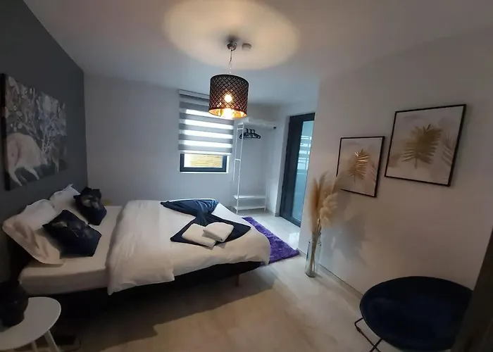 別荘 Friendly House In 130 M² With Private Garden For 5 People