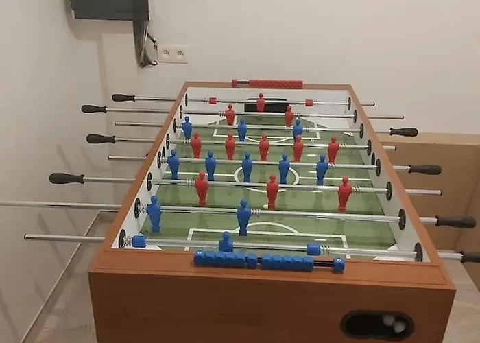 Friendly House In 130 M² With Private Garden For 5 People バストーニュ