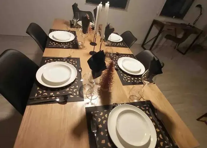 Friendly House In 130 M² With Private Garden For 5 People * バストーニュ